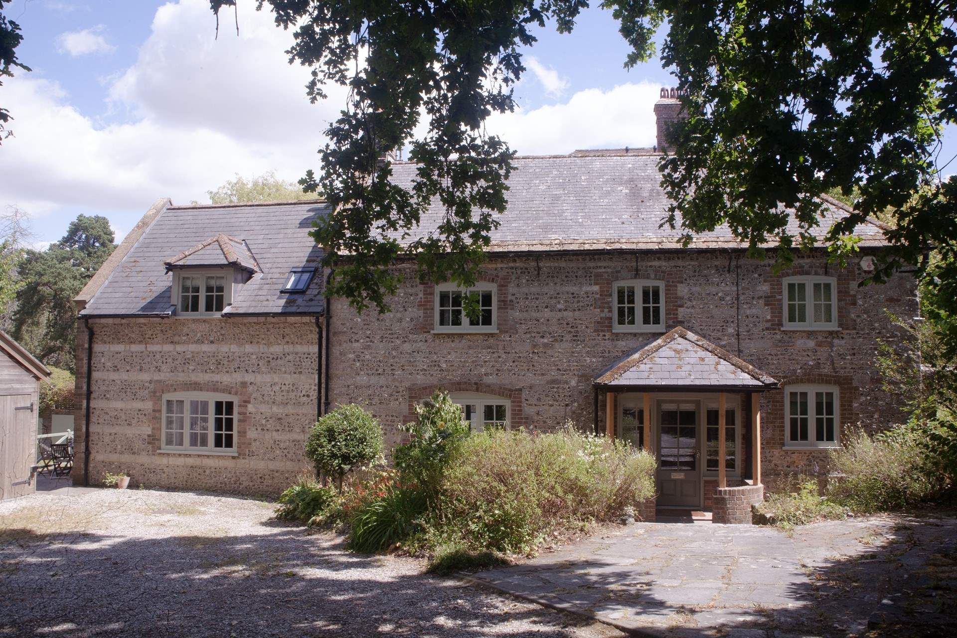 Welcome to the stunning Oak Tree House. The perfect base for gathering friends and family for a magical rural break just 10 miles from the Jurassic Coast.
