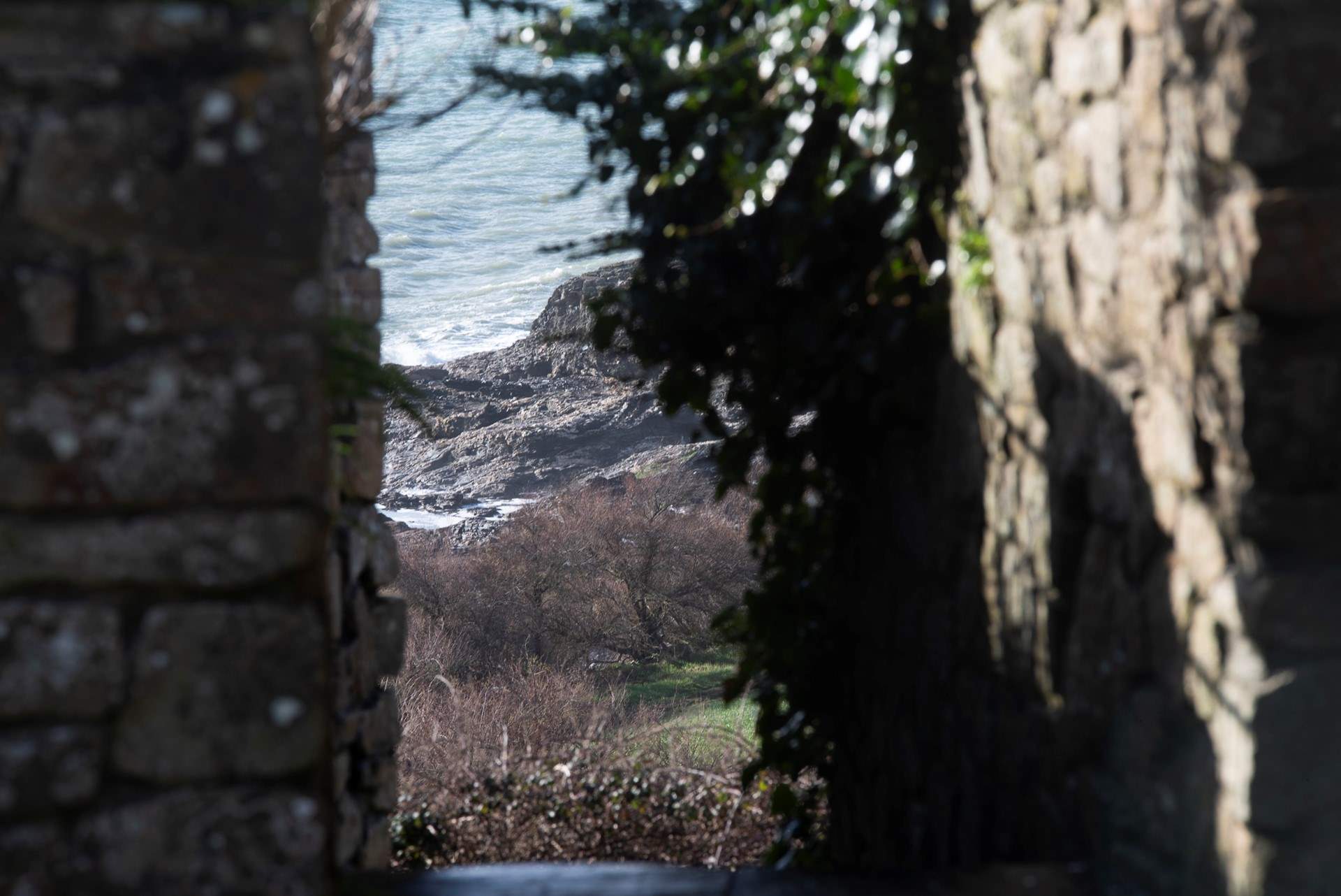 A peek to the Atlantic below the grounds.