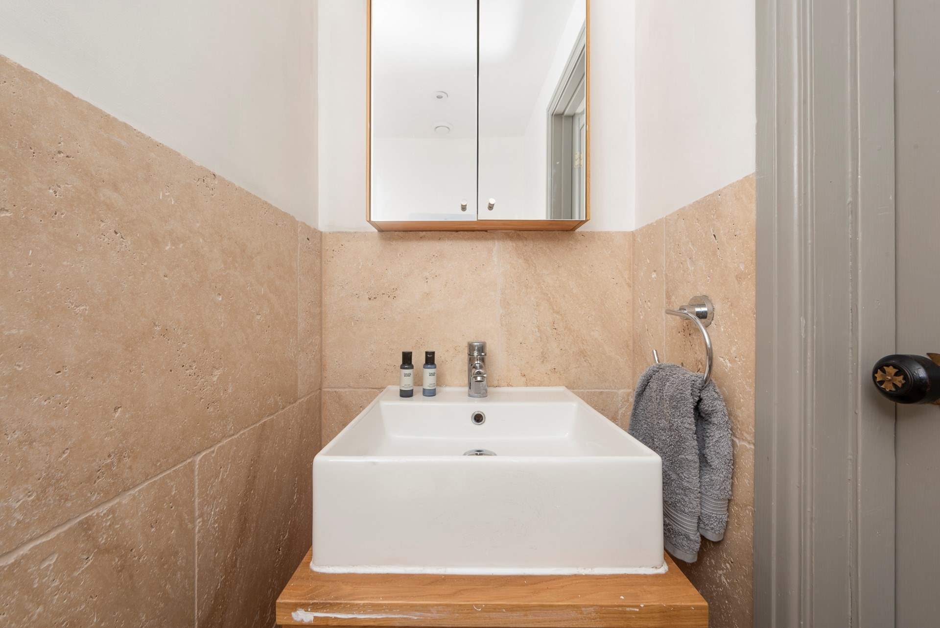 The separate cloakroom.