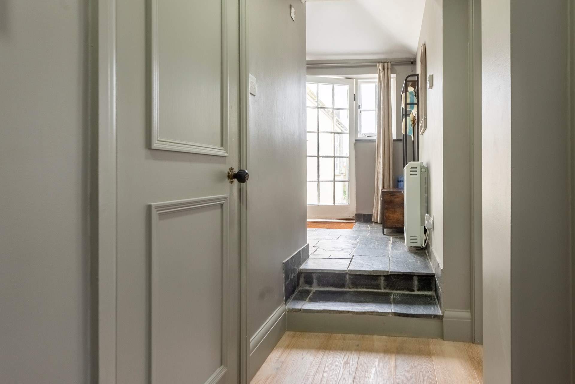 Take care with the steps in the hallway.