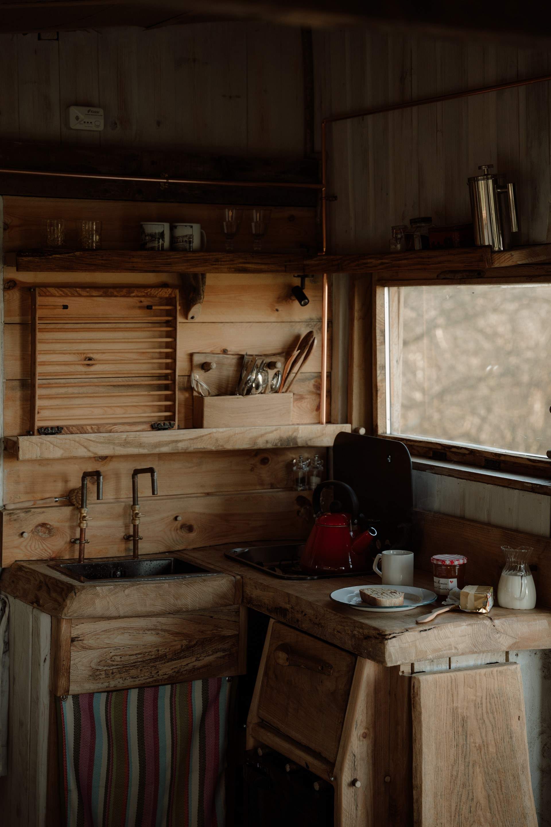 Savour slow countryside mornings, making breakfast in the bijou kitchen.
