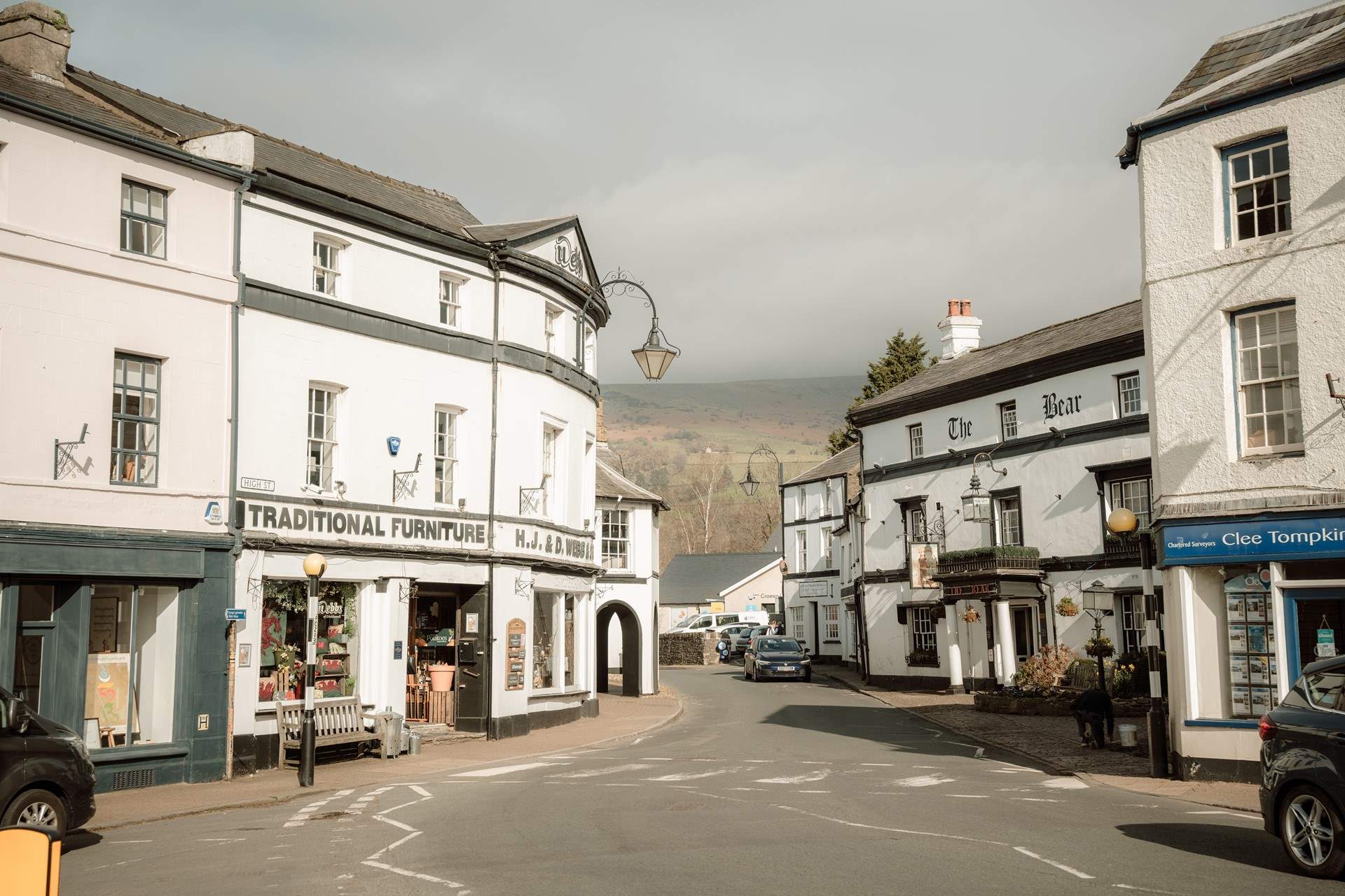 Discover the delights of nearby Crickhowell, a picturesque market town. 