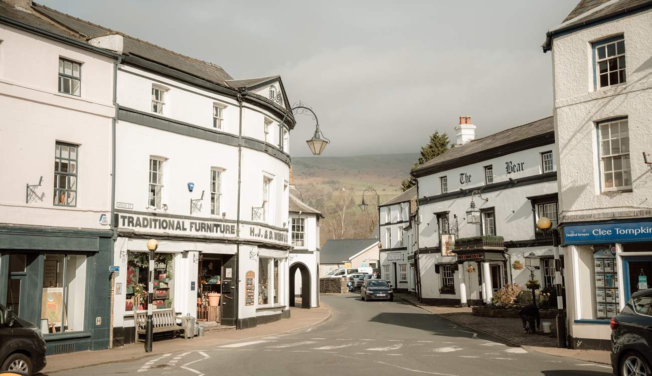 Discover the delights of nearby Crickhowell, a picturesque market town. 