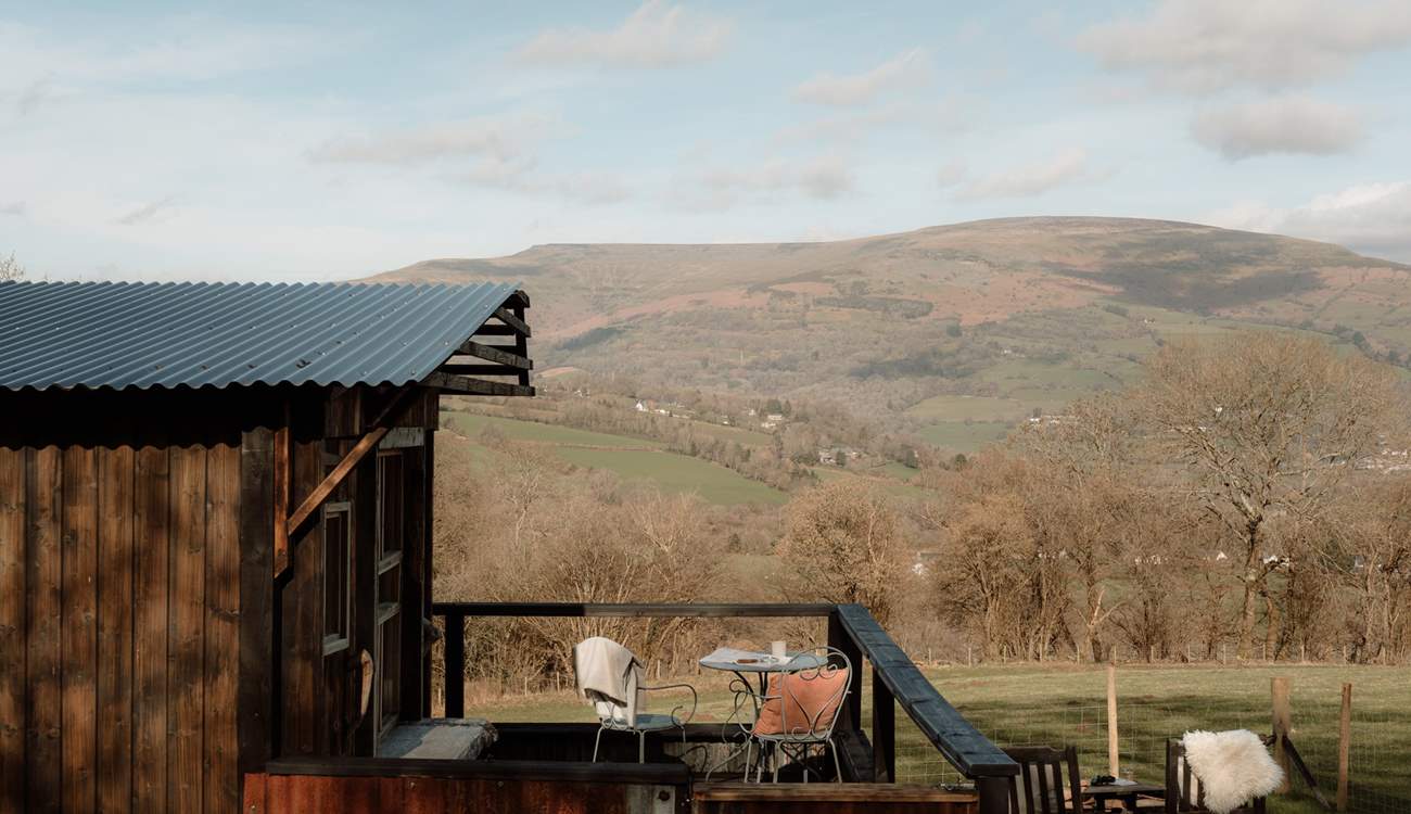 Wide, mountain-framed views unfold in every direction.