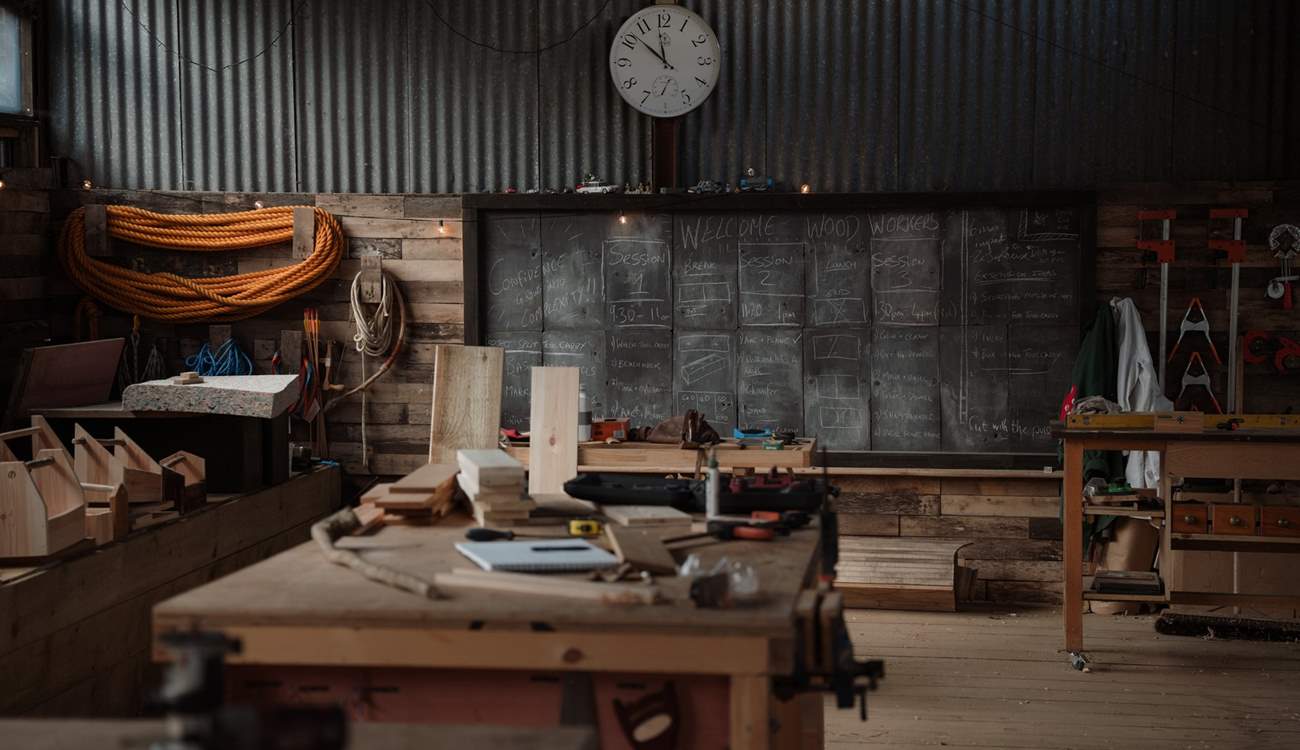 Create a piece of furniture inspired by your stay, using upcycled wood, in a woodworking workshop. 
