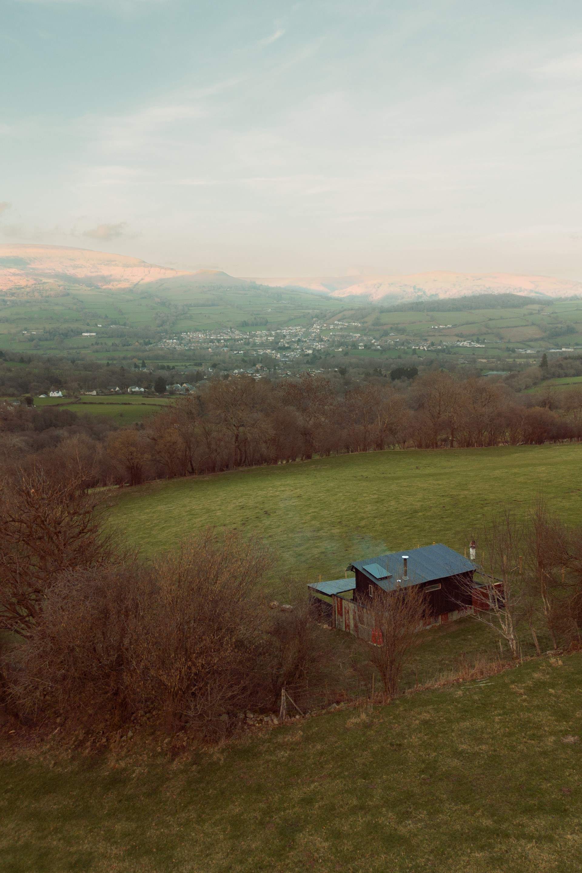 Perched above the picturesque town of Crickhowell, Caban Tarren places you in one of the most beautiful corners of the Brecon Beacons National Park.