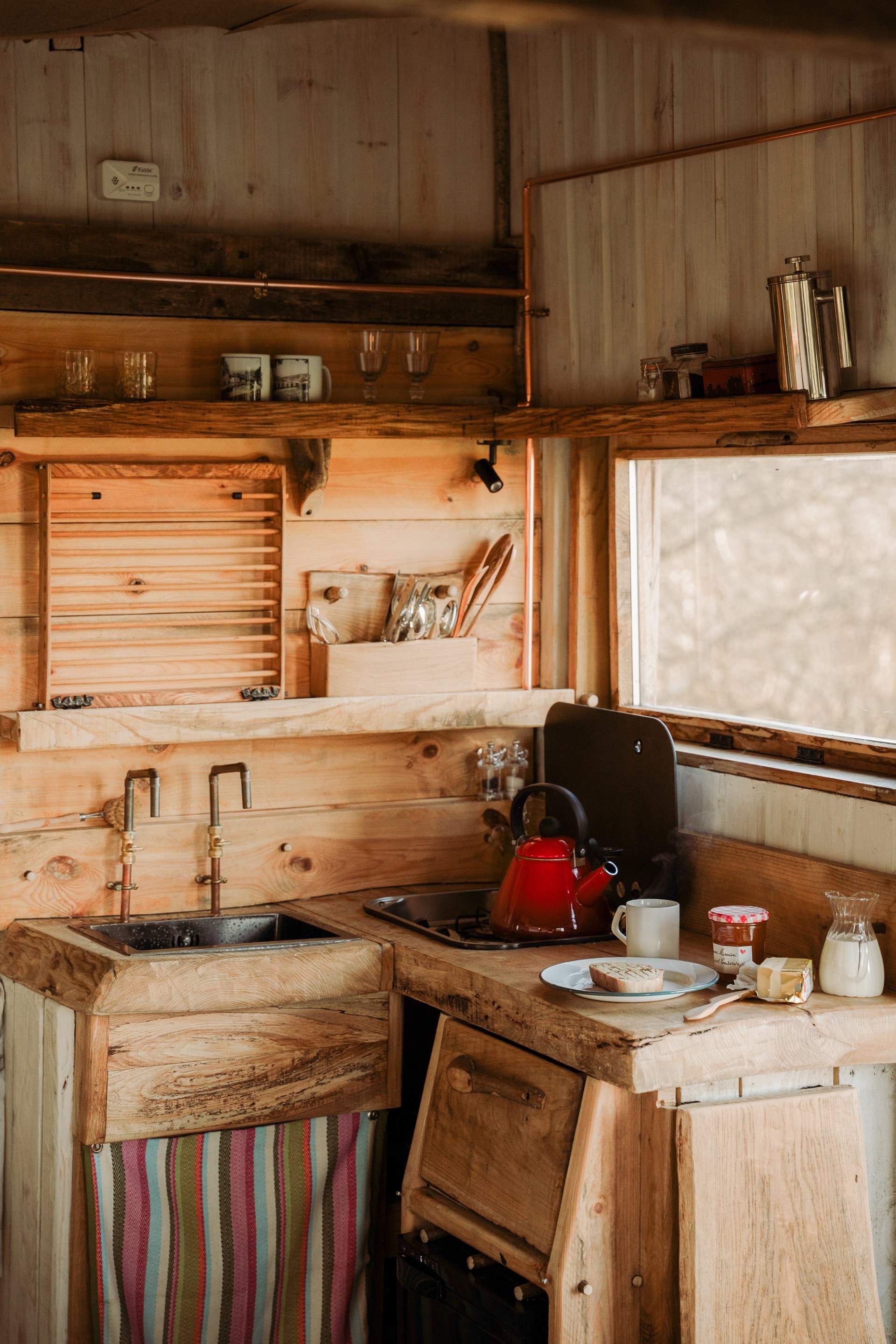 Savour slow countryside mornings, making breakfast in the bijou kitchen.