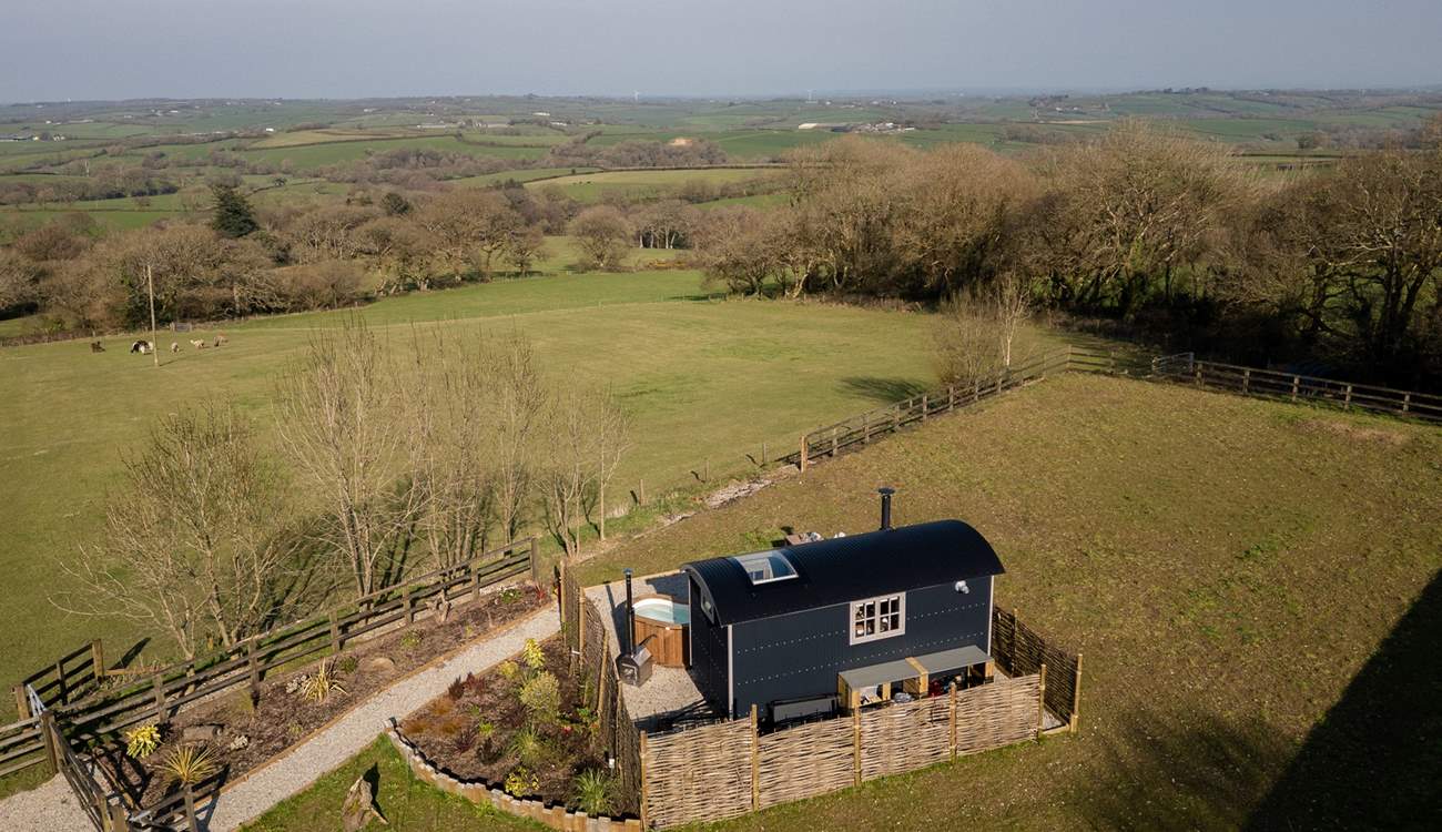 Framed by far-reaching views, this heavenly shepherd's hut is the ultimate sanctuary for relaxation. 