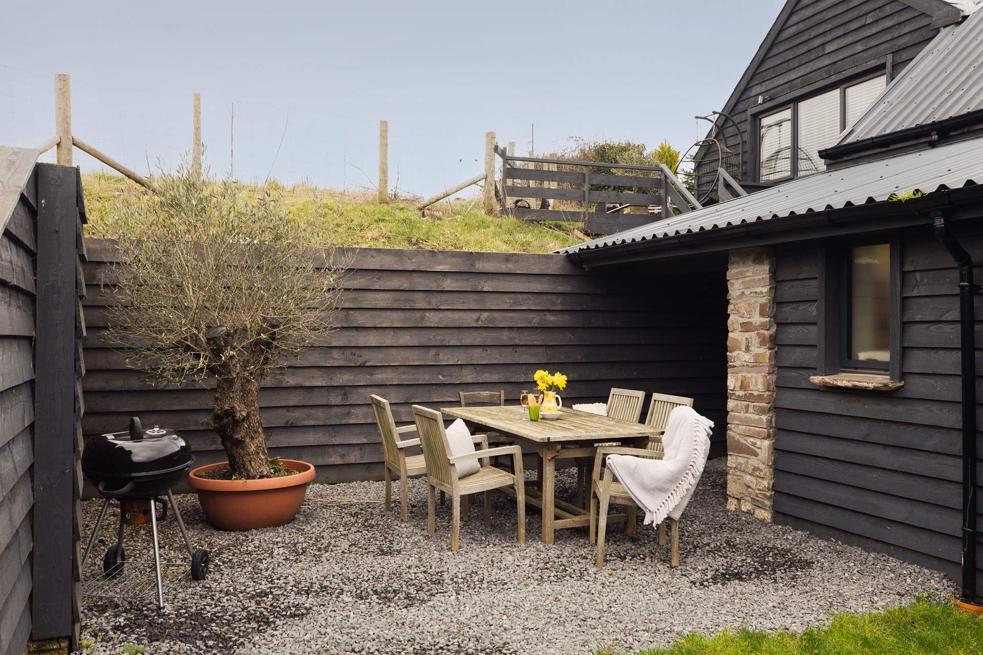 Sunny breakfast or a sundowner beneath the canopy of stars. 