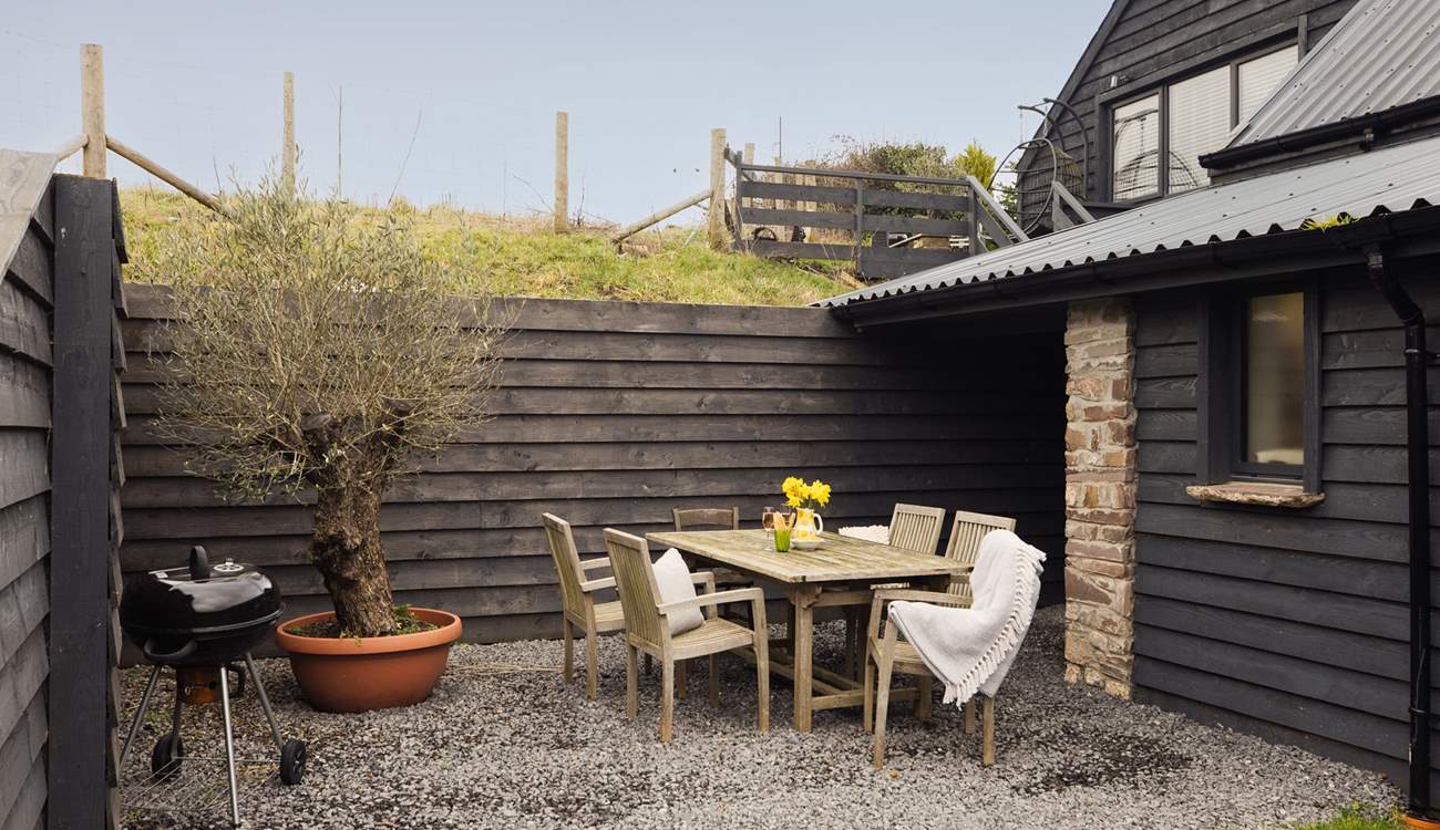 Sunny breakfast or a sundowner beneath the canopy of stars. 