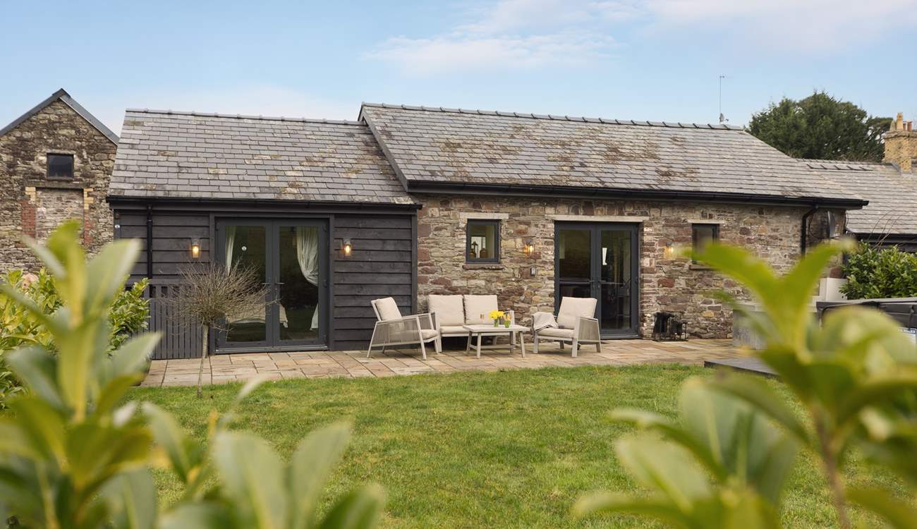 Children and dogs will love playing in The Coach House garden. Please supervise them, as the large swim spa is located in this garden. 