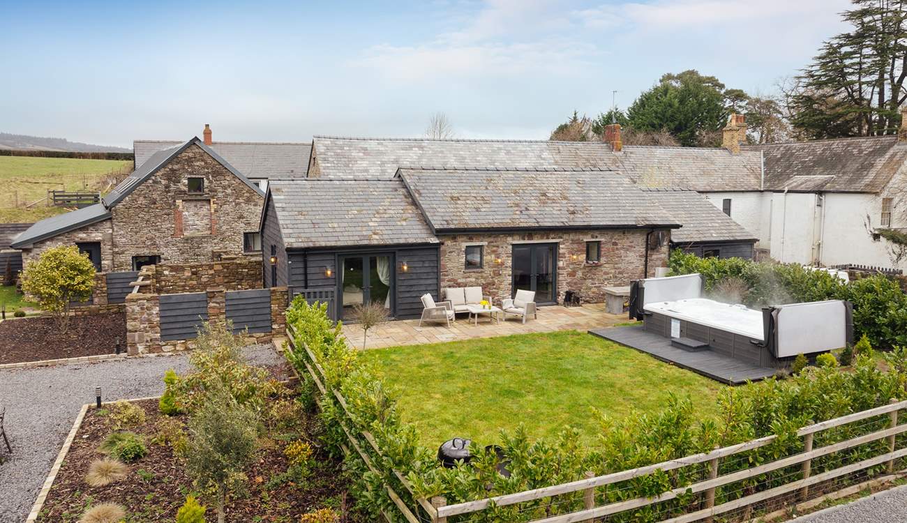 Escape to the spellbinding beauty of the Brecon Beacons to The Retreat, an exquisite complex of three superbly renovated barn conversions, with large swim spa, near Crickhowell and Abergavenny. 