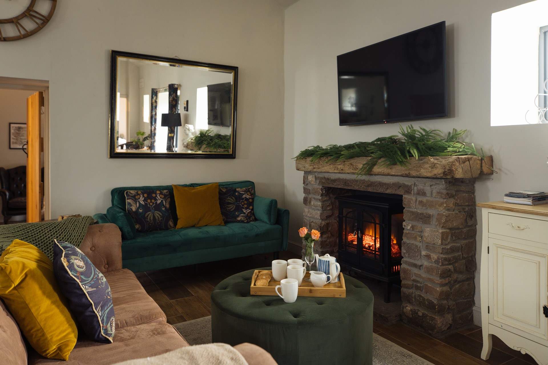 Relax together in the glow of the log-effect gas fire in The Coach House, although secluded, it's just a short walk to the local village, Llangynidr, which has two good pubs. a shop and play park. 