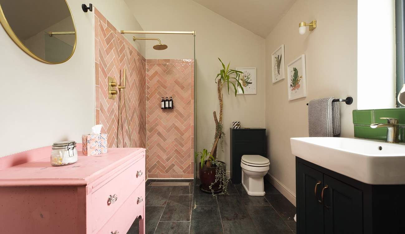 Pretty pinks in The Coach House en suite. 