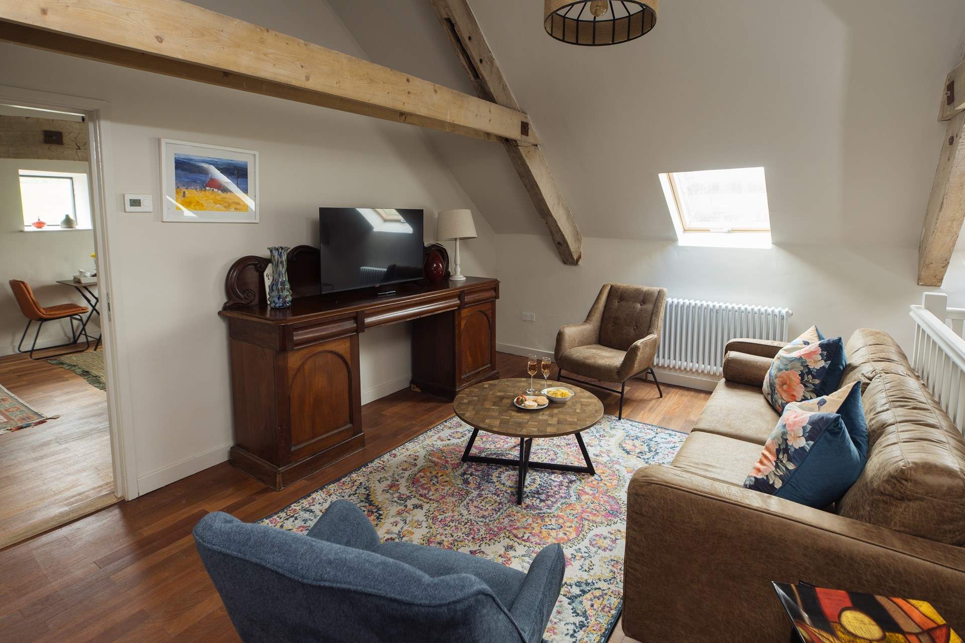 The Stables, if you choose to open it, has a connecting door into The Horse Shoe. 