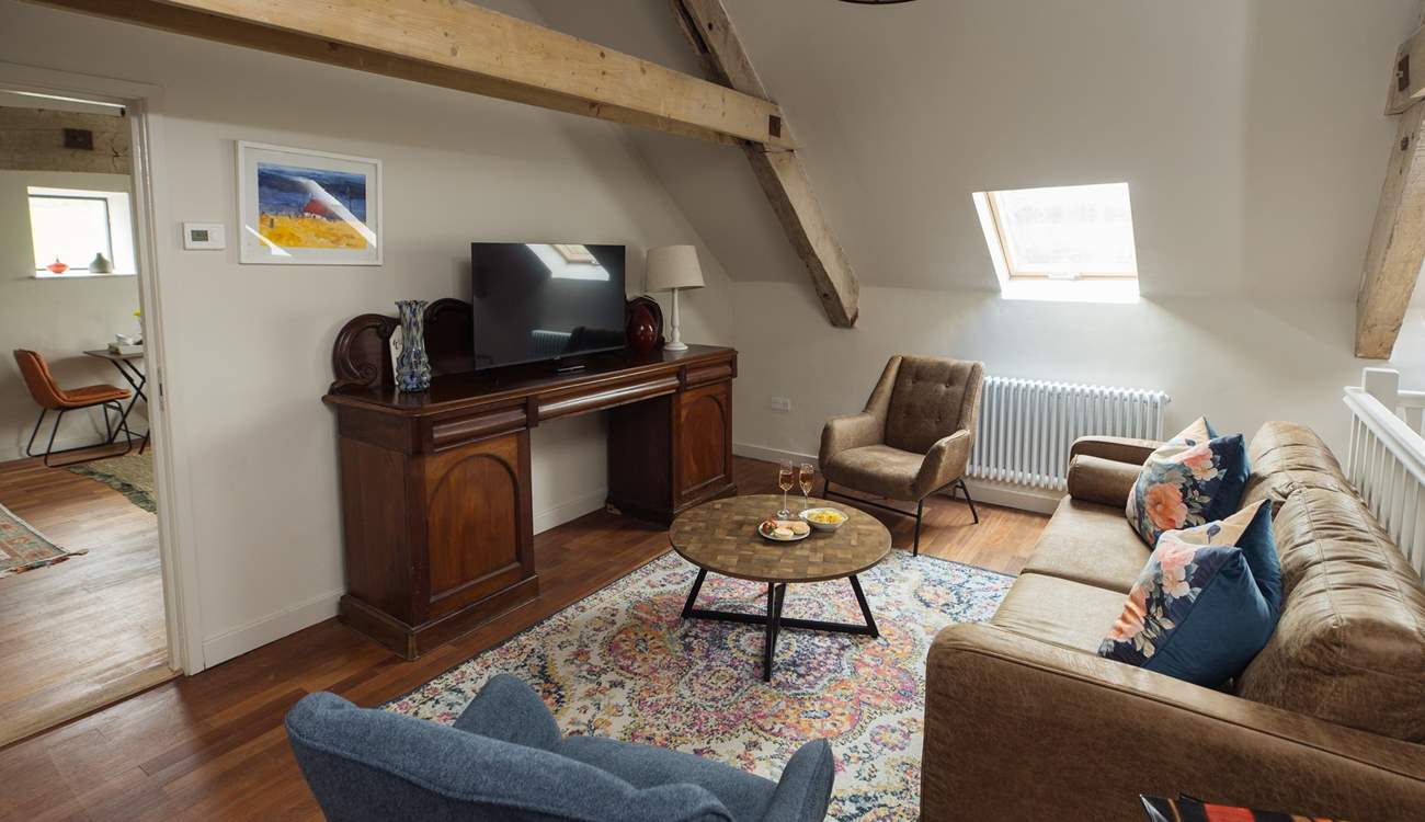 The Stables, if you choose to open it, has a connecting door into The Horse Shoe. 