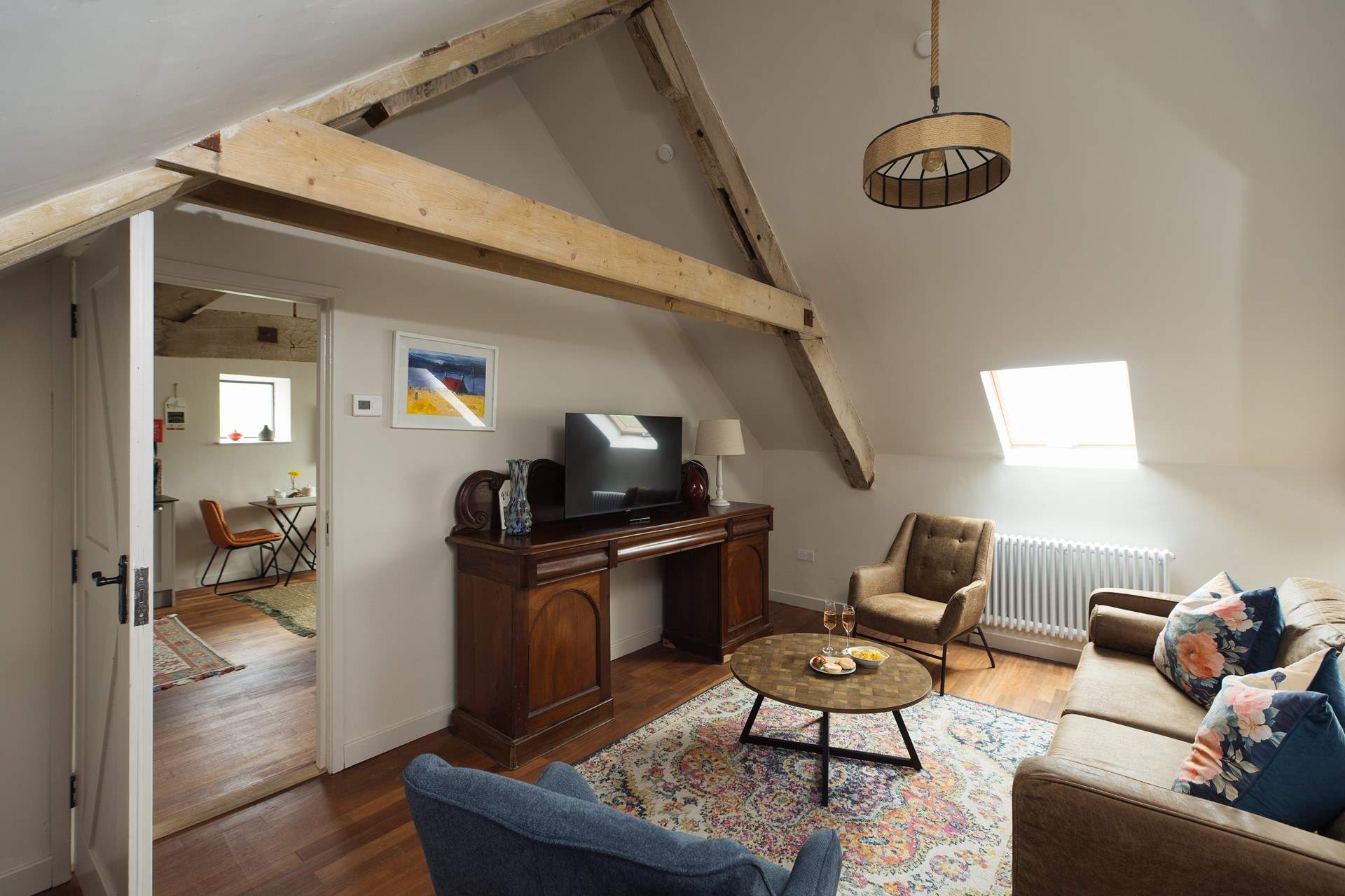 Join in the banter with friends in The Horse Shoe. 