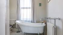The luxury family bathroom.
