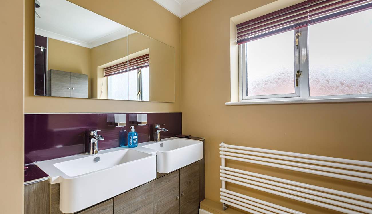 Another angle of the shower-room.