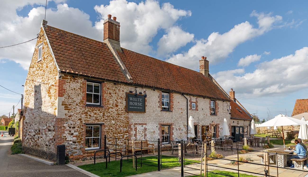 Enjoy a lovely walk from Hunstanton to Holme-next-the-Sea, and stop for supper at this lovely pub.