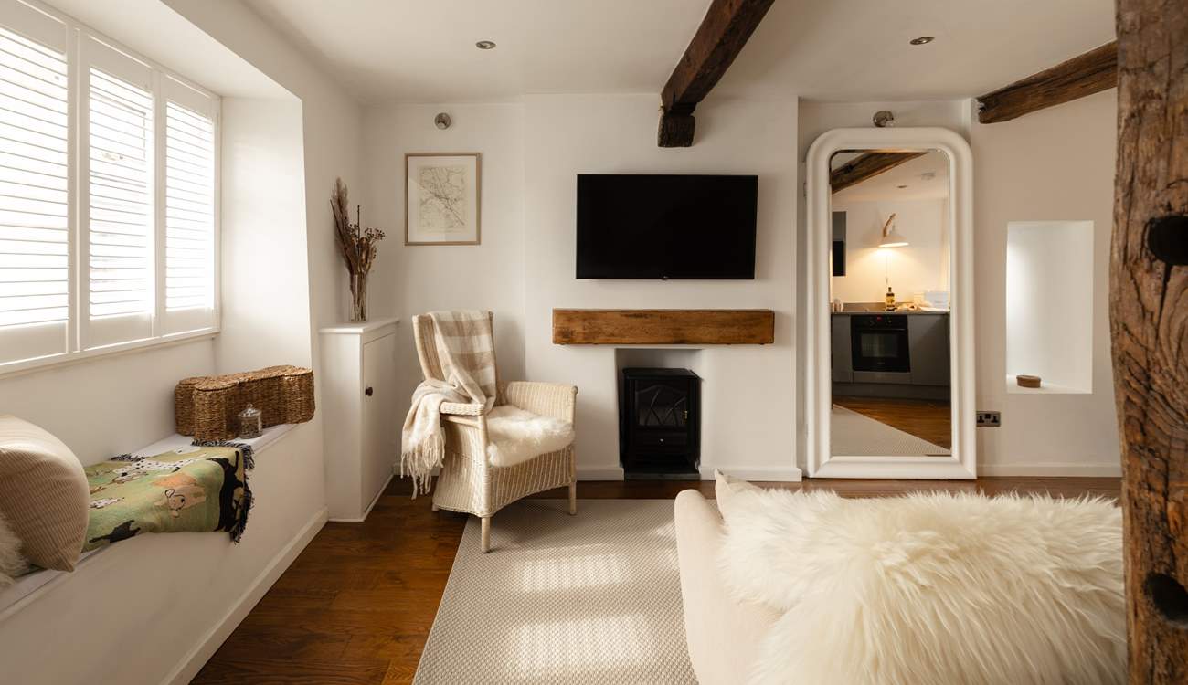 Isn't the dog bone shaped hamper so cute ? 