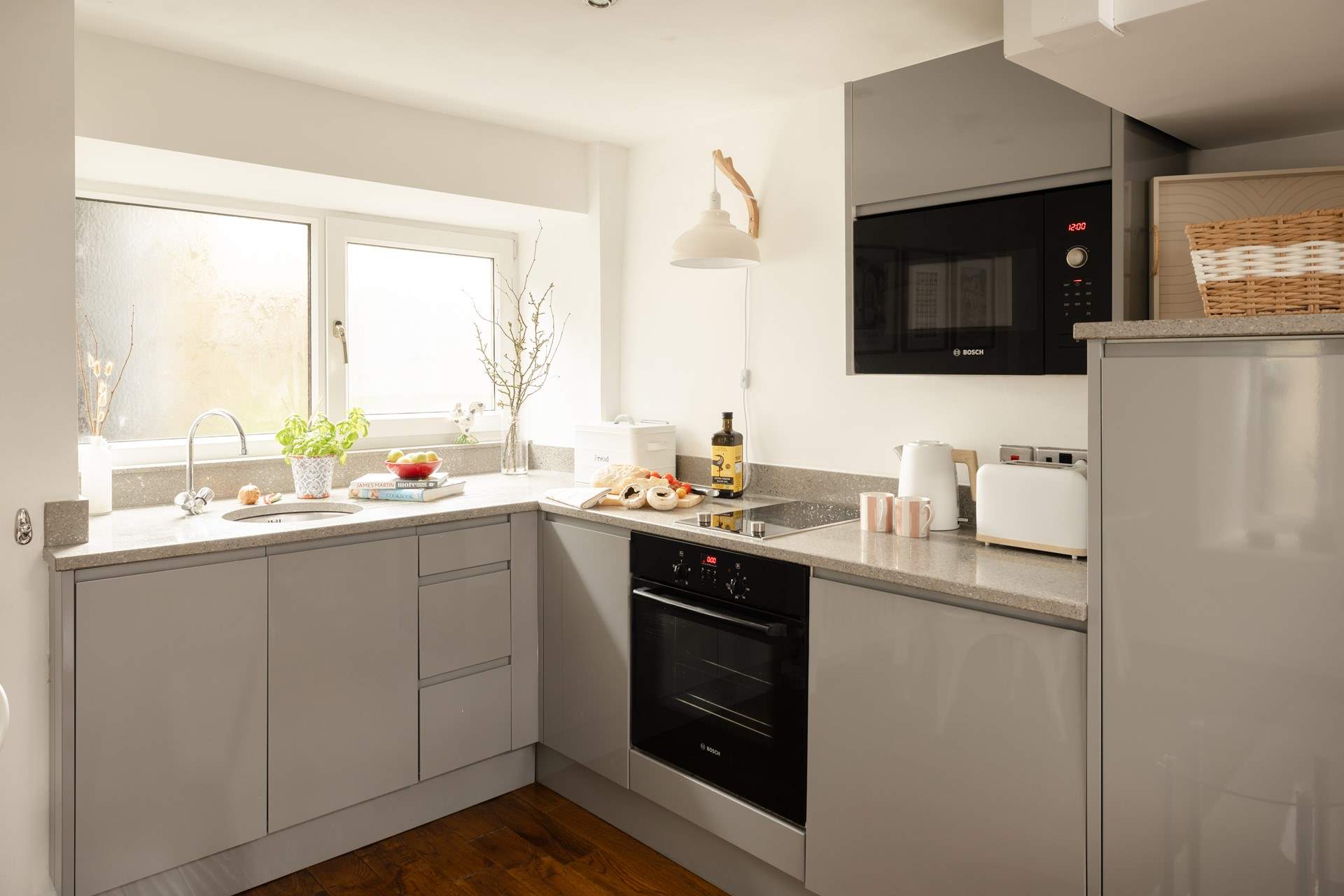 The kitchen has a two ring hob and everything you need to delight with culinary creations. 