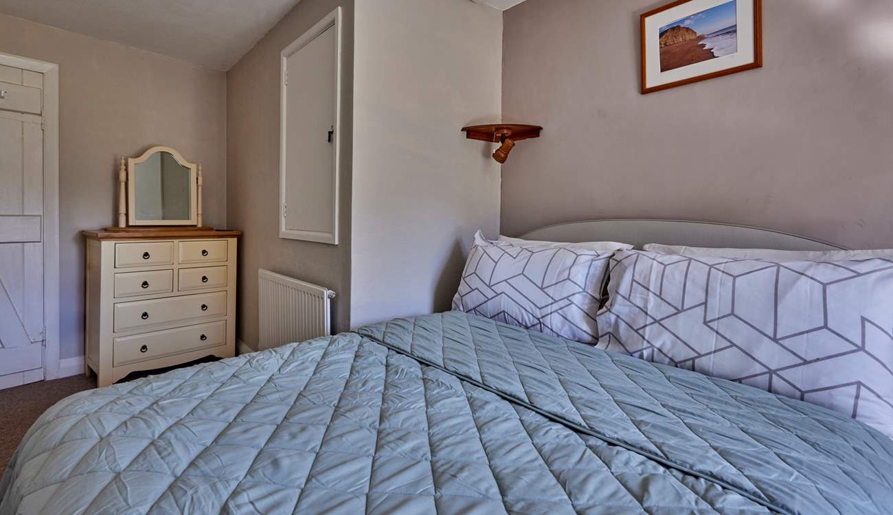 Neutral tones make for such a restful space.