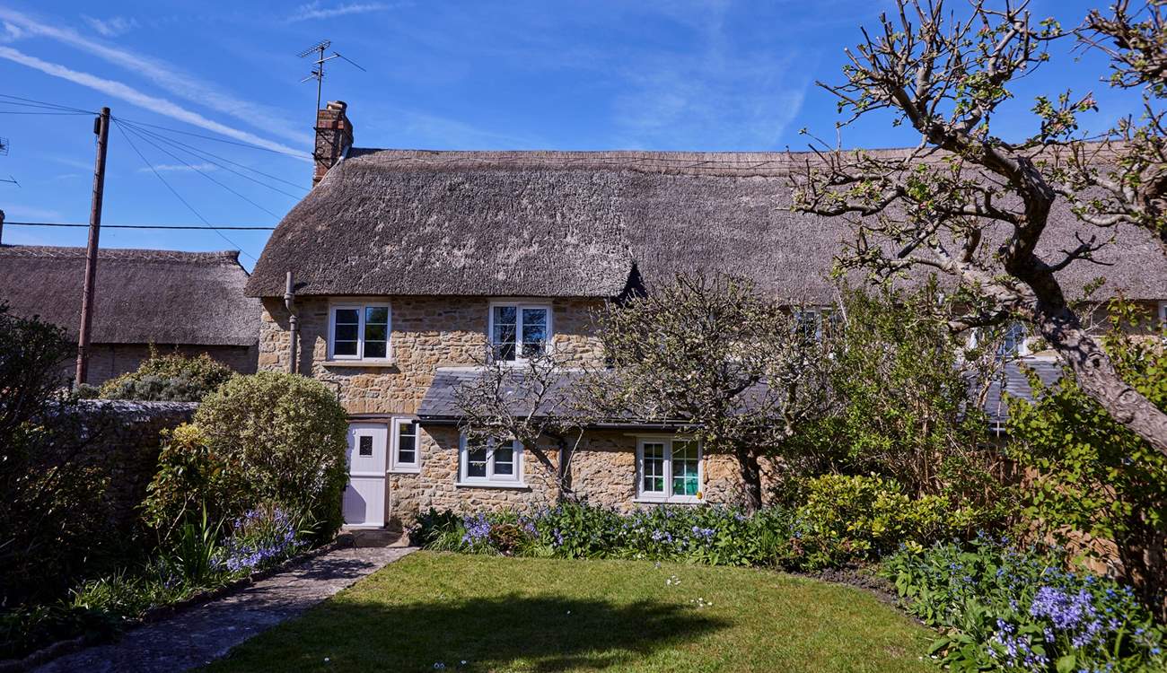 Outside you have the quintessential English country garden. It is absolutely blissful and enclosed for your four-legged friends.