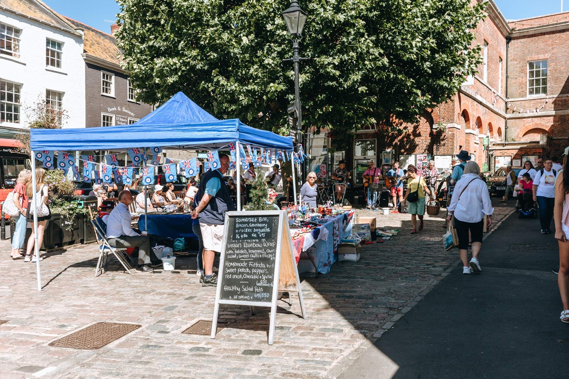 So many places to see on your doorstep....the thriving market town of Bridport is just 10 minutes away.