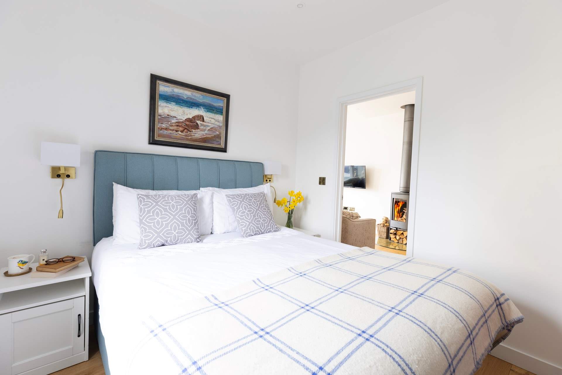 The comfy king-size bed 