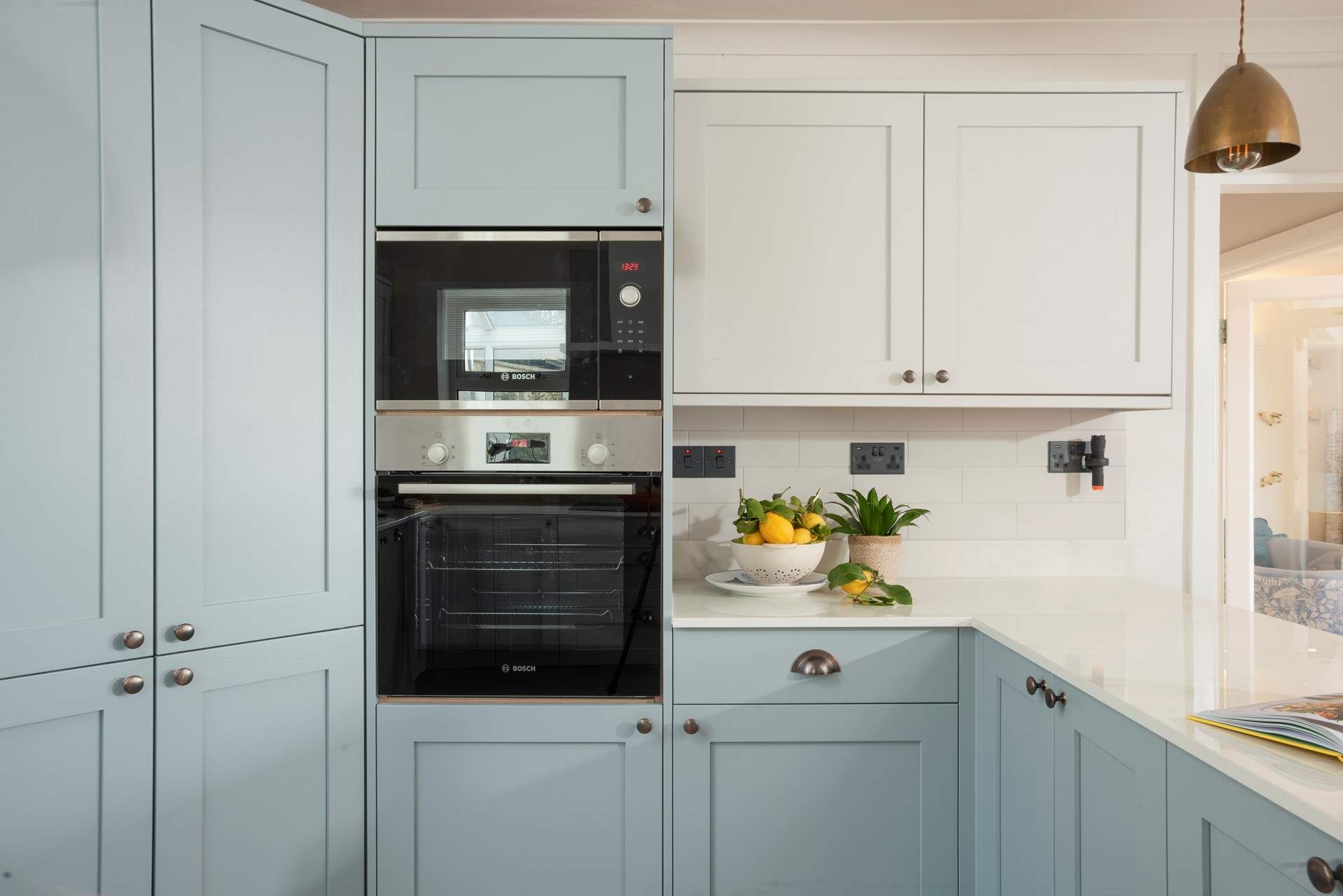 The kitchen has all you need to cater for the family including an airfryer.