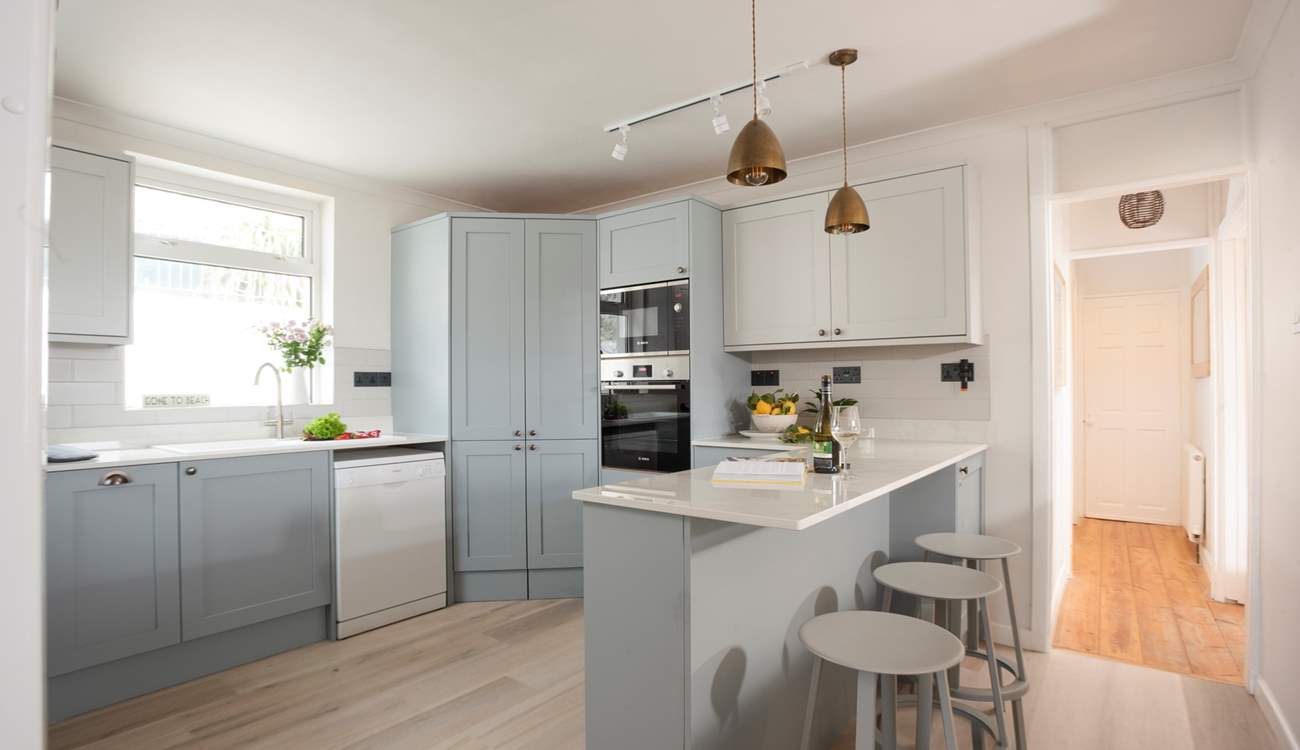 A social space with a small breakfast-bar.