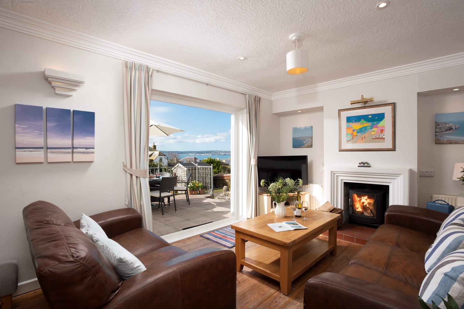 Throw open the doors from the cosy living area and let the sea air in.