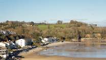 Endless golden sands and crystal sea. Park up the car. Everything in Saundersfoot is within a short walk of the apartment. 