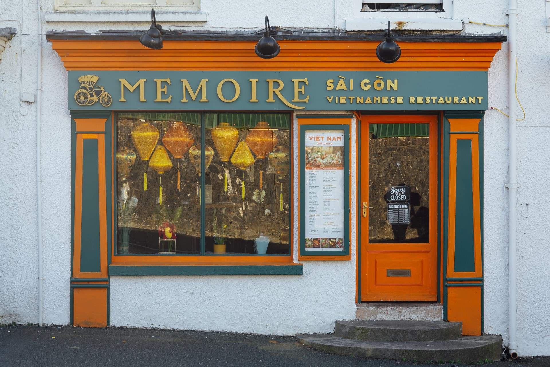 A choice of good eateries. 