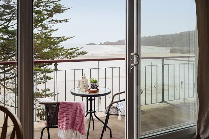 Ocean View at 32,Sleeps 4 + cot, Saundersfoot