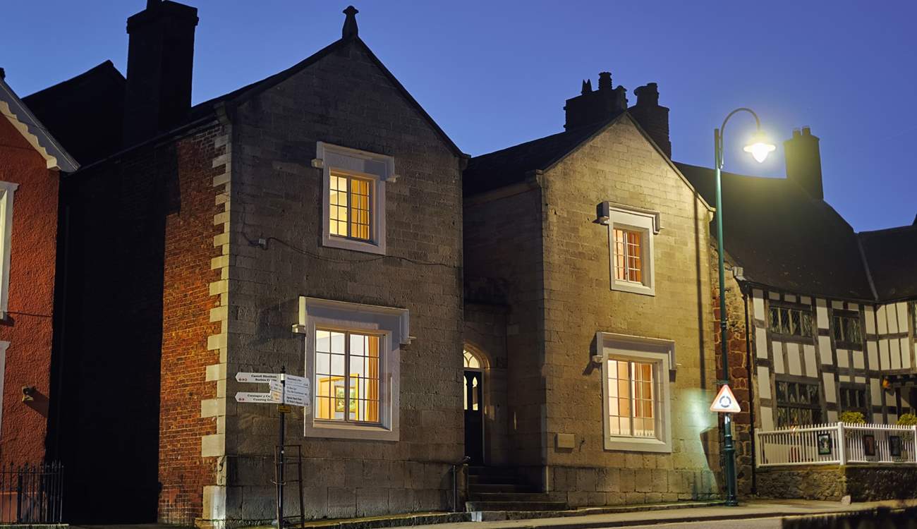 Stroll to the local shops and restaurants. 