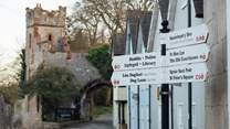Stroll to Ruthin Castle. 