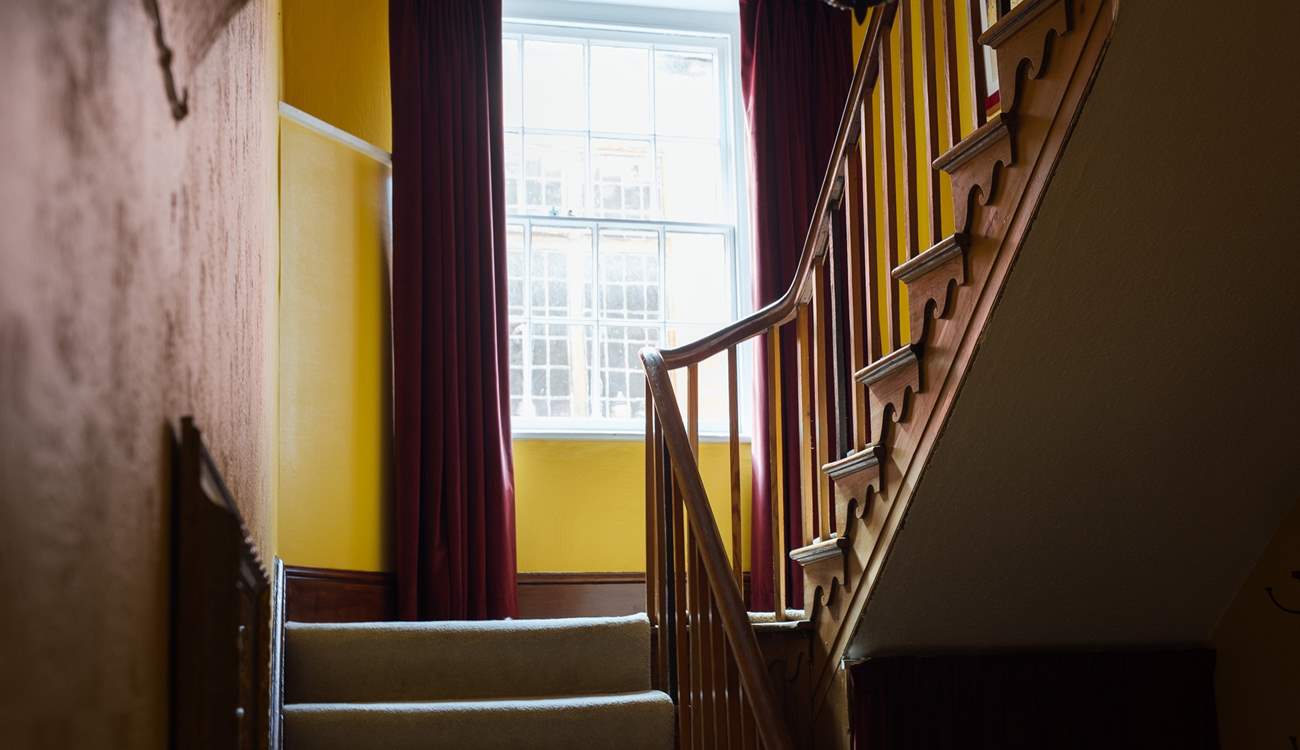 Climb the imposing staircase to three further en suite bedrooms, family bathroom, sun-room and balcony. 