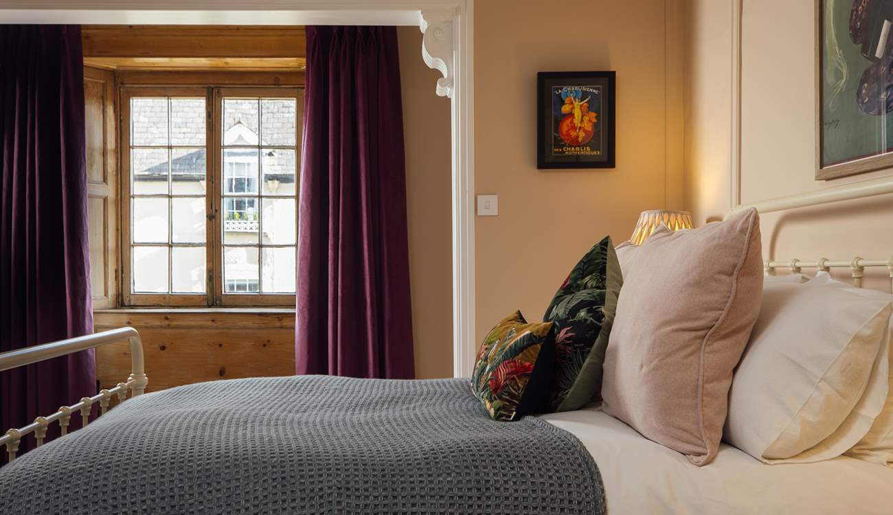 Four opulent en suite bedrooms to choose from. 