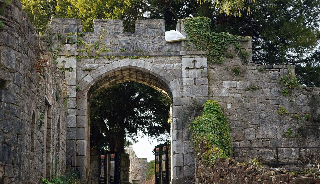 Ruthin Castle is just steps away. 