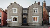 A glorious stay awaits in the elegance of 12 Castle Street. Stroll through the historic town of Ruthin and explore the beauty of the surrounding area. Some holidays stay with us forever. 