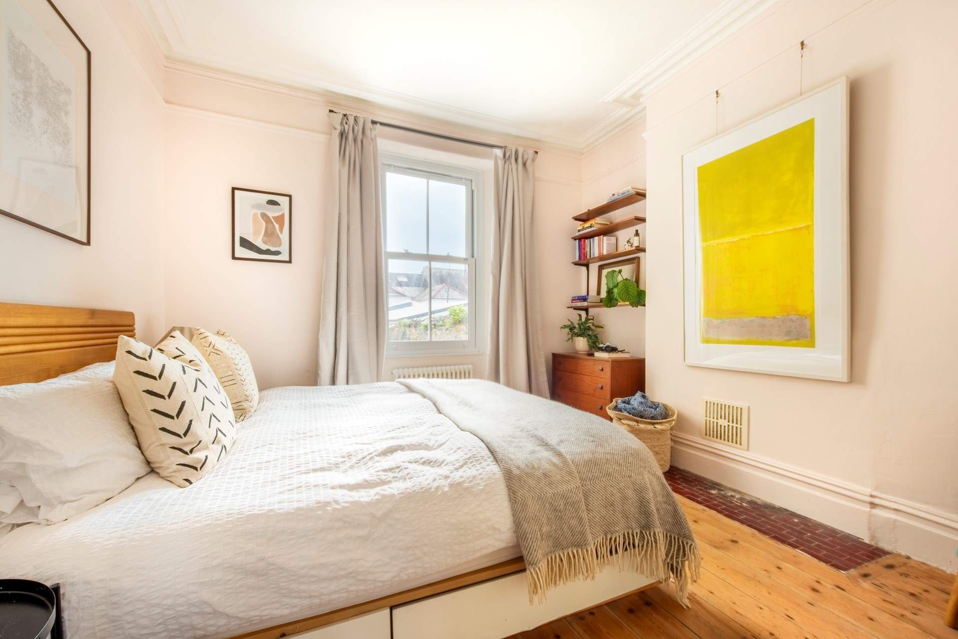 The tranquil bedroom. 