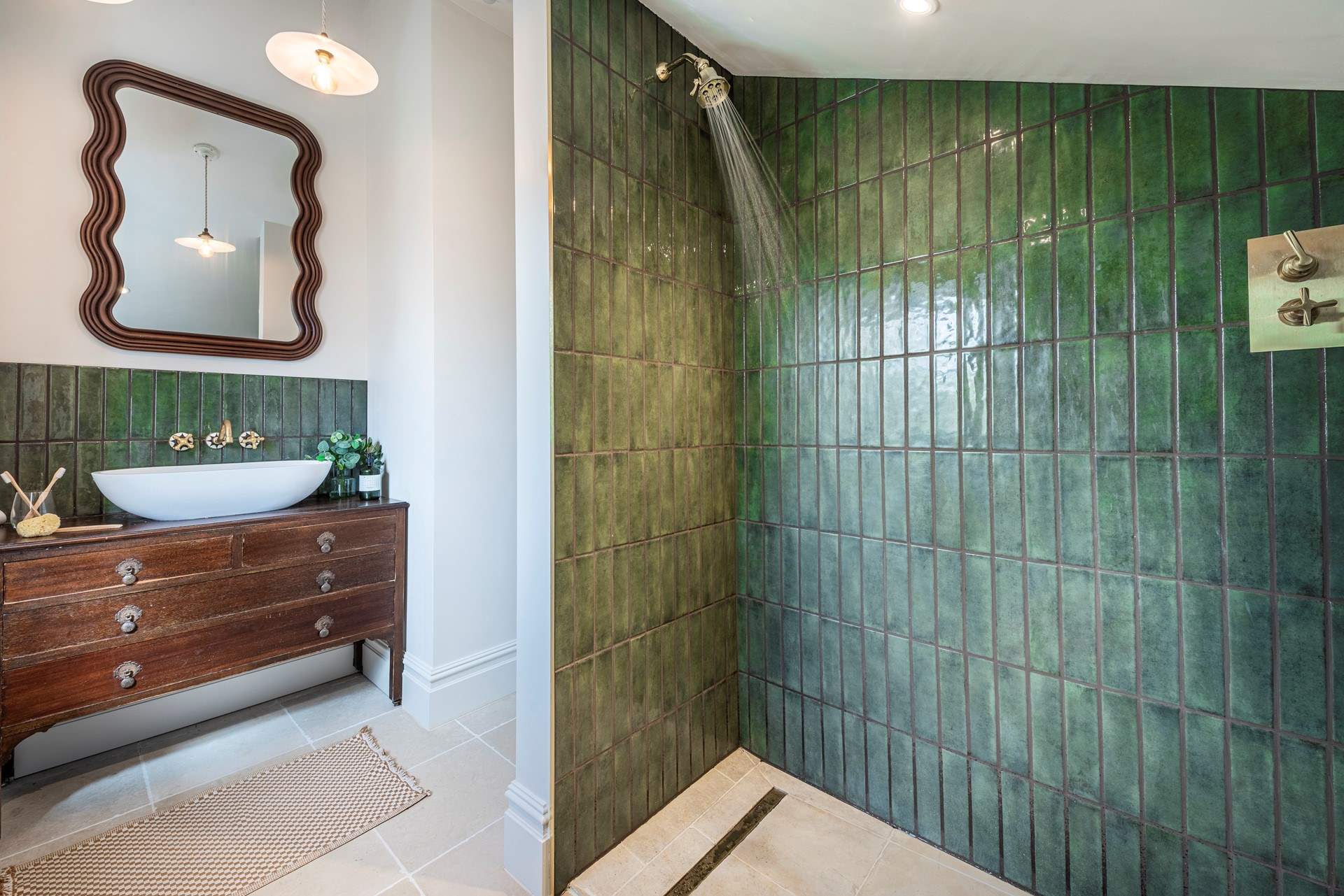 There is a fabulous wet-room. 