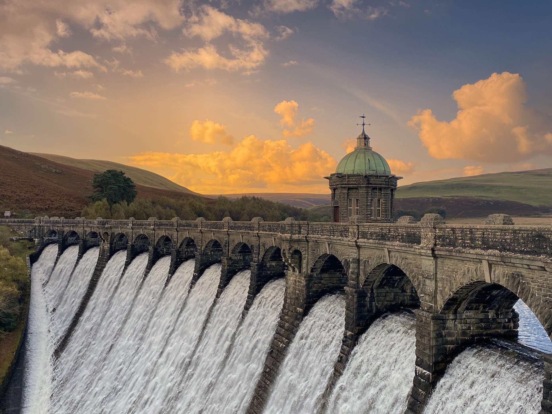 There's so much to explore nearby like the breathtaking Craig Goch dam in Elan Valley. 