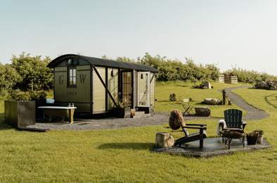 Juniper. Sleeps 2, 2.9 miles W of Llandrindod Wells