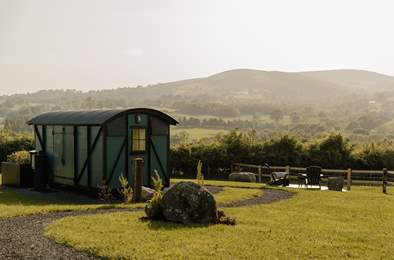 Seren. Sleeps 2, 2.9 miles W of Llandrindod Wells