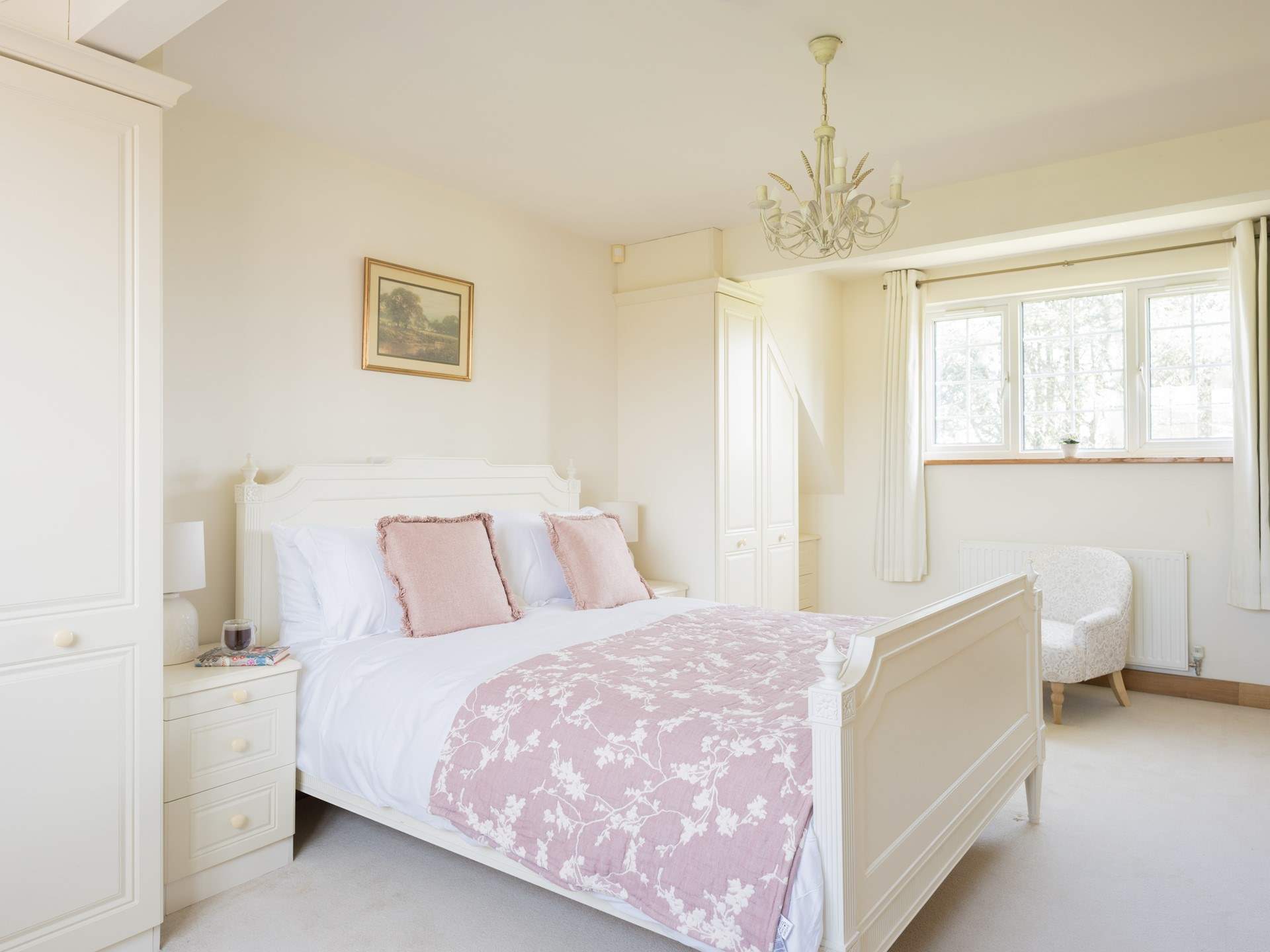 Such a calm, relaxing bedroom.
