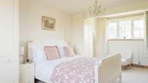 Such a calm, relaxing bedroom.