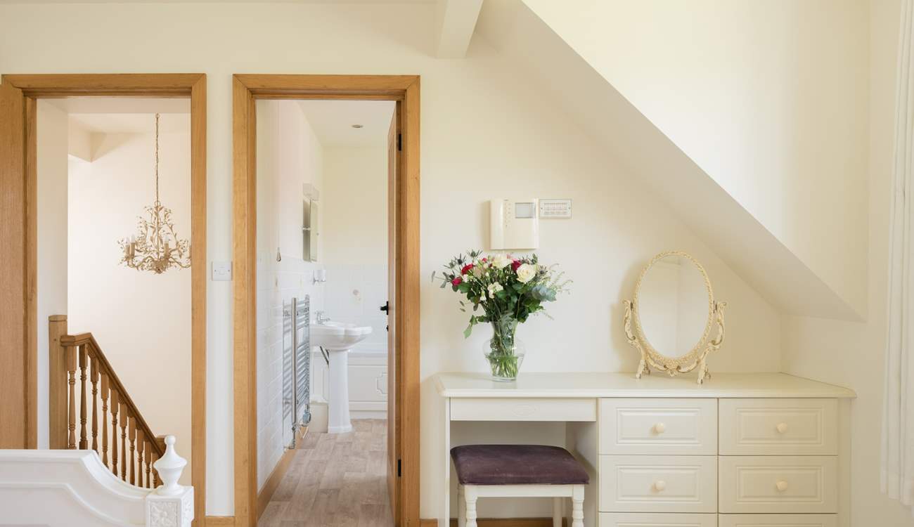 Through to the en suite.